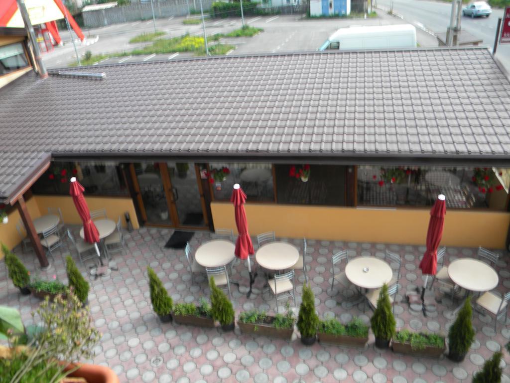 Pensiunea Mason'S Risnov Exterior photo
